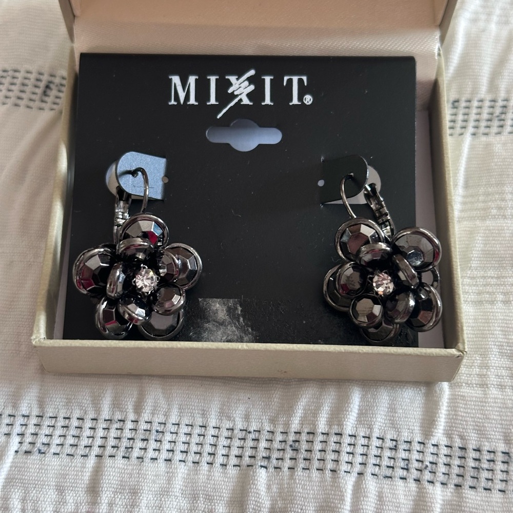 Mixit Dark Floral Earrings